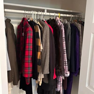 Sale Photo Thumbnail #99: Lovely selection vintage ladies pieces. Some men’s too! 