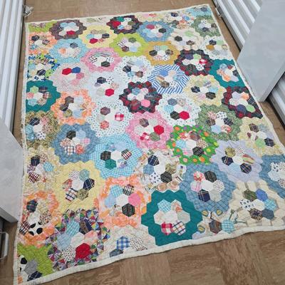 Handmade Patchwork Quilt with Colorful Hexagon Pattern