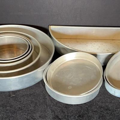 Large Circular And Oval Baking Pans