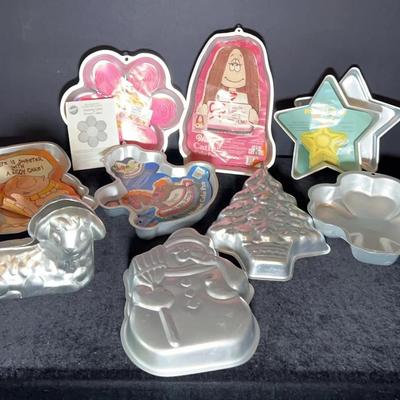 "Wilton" Holiday Baking Pans