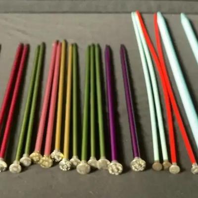 Boyd Plastic And Metal Knitting Needles