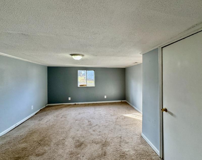 Sale Photo Thumbnail #26