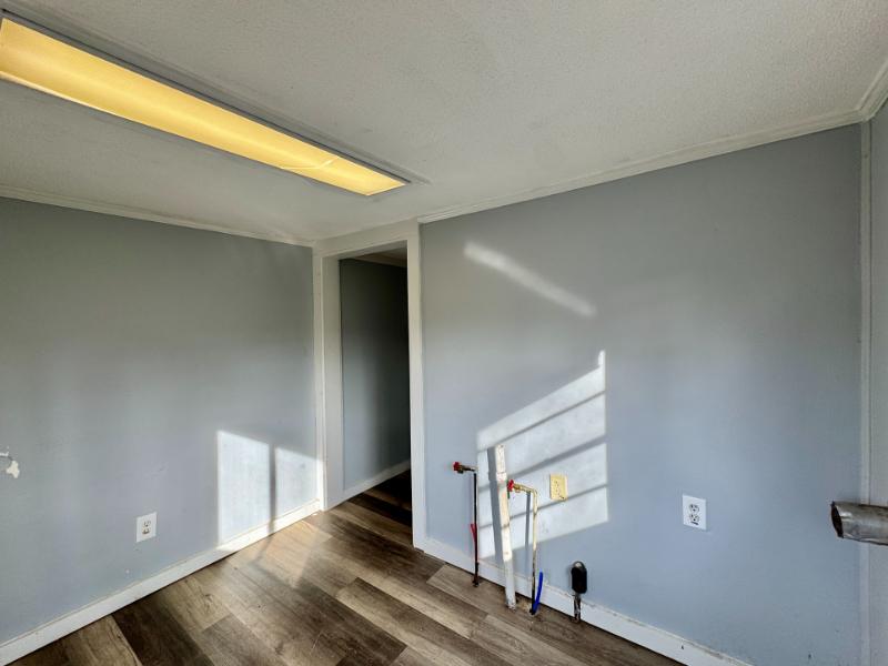 Sale Photo Thumbnail #30