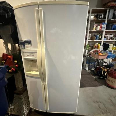 Refrigerator / Freezer side by side