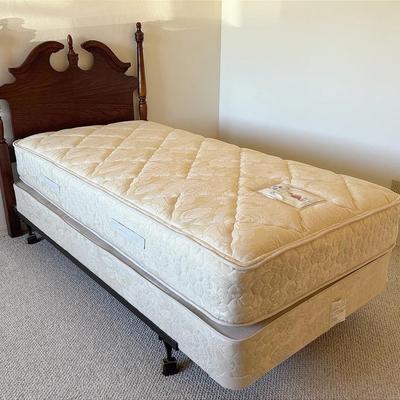 Colonial Twin Bed With Posturepedic #2