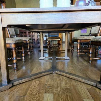 Amazing extendable Hawford dining table, William Yeoward.