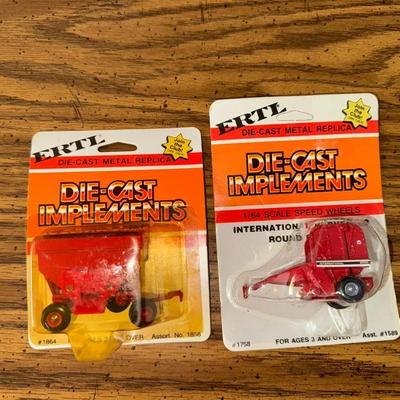 Die Cast Harvester + Wagon 