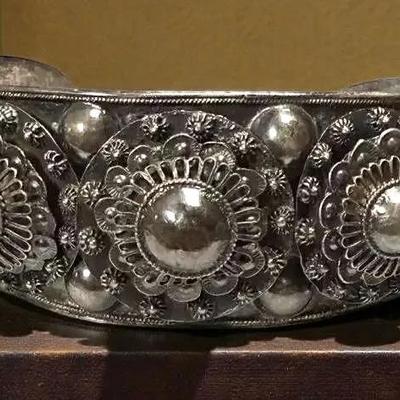 Siam sterling ornate cuff bracelet with floral details