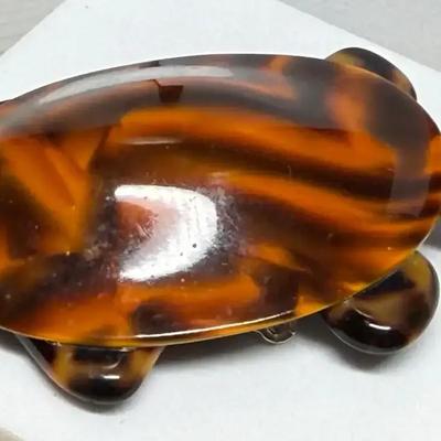 Le a stein paris turtle brooch