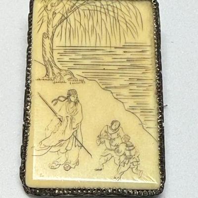 Chinese export scrimshaw brooch