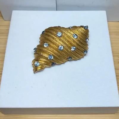 Benedikt ny embellished shell brooch