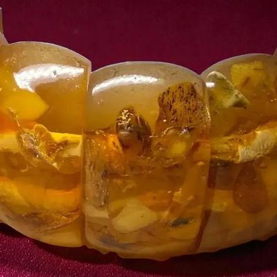 Amber stretch bracelet