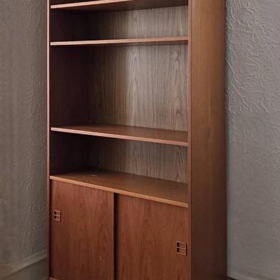 Bookshelf w/ Teak Veneer (DR)