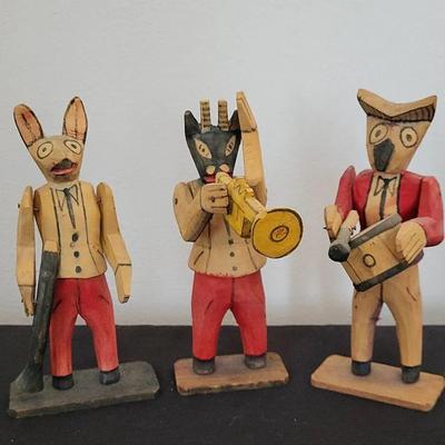Hand-Carved Folk Art Figures (FR)