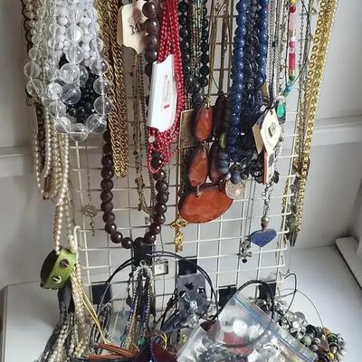 Costume Jewelry (BR3)