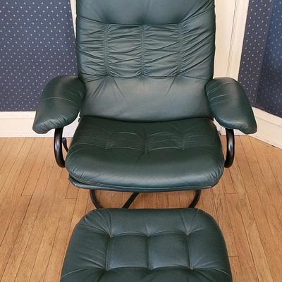 Reclining Vinyl Chair & Ottoman (BR1)