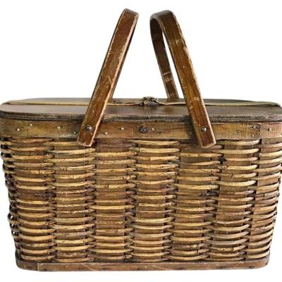Antique Hawkeye Picnic Basket With Tin Inserts
