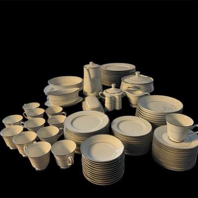 Seizan Fine China Audrey Pattern 94 Pieces