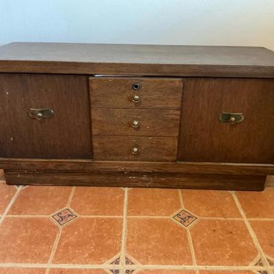 Vintage Lane Cedar Chest