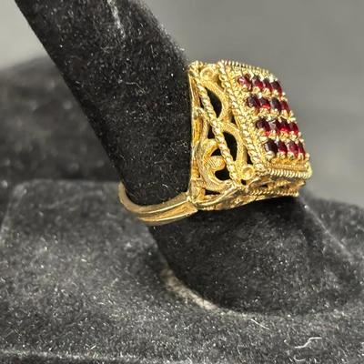 18K Yellow Gold Garnet-Color Cluster Ring | Ornate Filigree Setting | Total Weight 8.25g