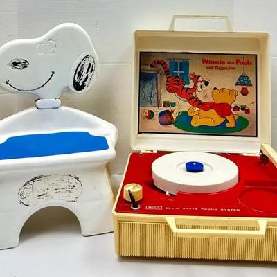 Vintage Peanuts Snoopy Chair and Winnie the Pooh Solid State Record Player Set