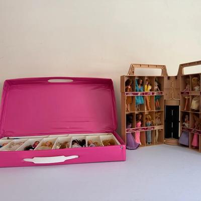 Vintage 1981 Kenner Glamor Dolls With Cases