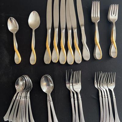 Utensils in 2 Patterns