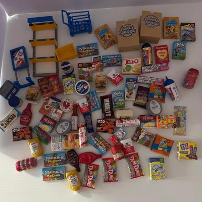 Zuru 5 Surprise Mini Brands Food Lot + Mini Grocery Accessories (Cart, Shelf, Items)