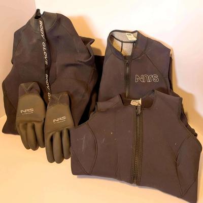 Neoprene Wetsuit Gear – Men’s L Long Sleeve, Women’s M Sleeveless, XL Long Sleeve Top & XL Gloves