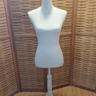 Adjustable Height Female Dress Form Mannequin on Tripod Stand (48"–63")
