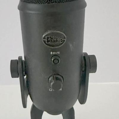 Blue Yeti USB Microphone Black – Studio Quality Recording Mic for Streaming & Podcasts