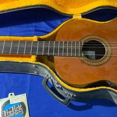 Yamaki Concierto Acoustic Guitar with Case & Strings