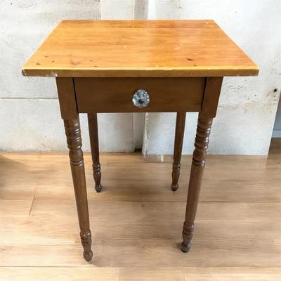 Antique Glass Knob Accent Table (18 x 20 x 28.5)