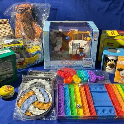 New In Package Gifts Including Yellow Submarine 