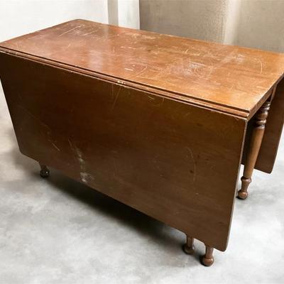 Drop Leaf Table (65 x 45 x 29)