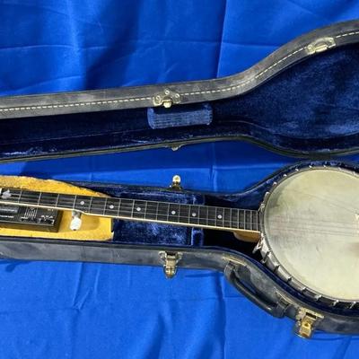 1923 Vega 5 String open back banjo
Vega With case 