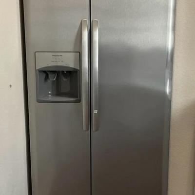 Frigidaire Refrigerator / Freezer