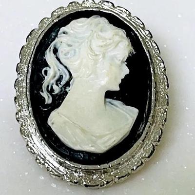 Vintage Cameo Pendant