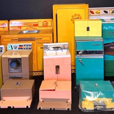 Vintage Easy Bake Suzy Homemaker Oven & More Vintage Kitchen Toy Appliances 