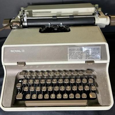 Vintage Royal Manual Typewriter 