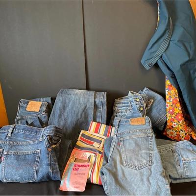 Levi’s Women’s Jeans Size Small 