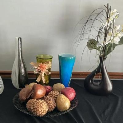 5 Vases + a Decorative Bowl with Orbs