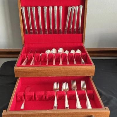 88 Piece Set of Rogers Oneida Ltd Stainless Steel Silverware