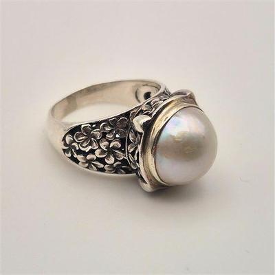 Sale Photo Thumbnail #9: Lot 009   
925 Sterling Silver Pearl Ring
