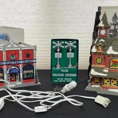 Lionel Christmas Village Lot – Train Building, Village Station & Railroad Crossing
