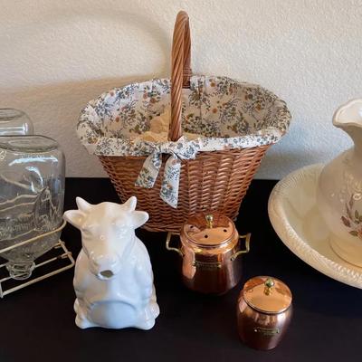 At the Farmhouse – Country Antiques & Kitchen Decor Assortment