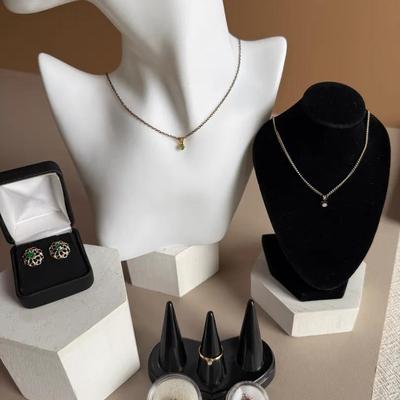 Timeless Minimalism: Coordinated Jewelry Set for Everyday Elegance