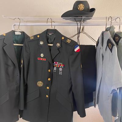 U.S. Military Drill Sergeant Uniforms & Insignia Display Lot
