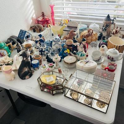 Sale Photo Thumbnail #15: Collectibles smalls