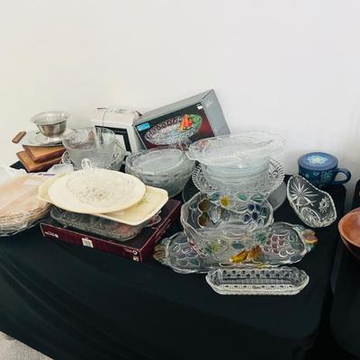 Sale Photo Thumbnail #23: Collectibles color glasswares